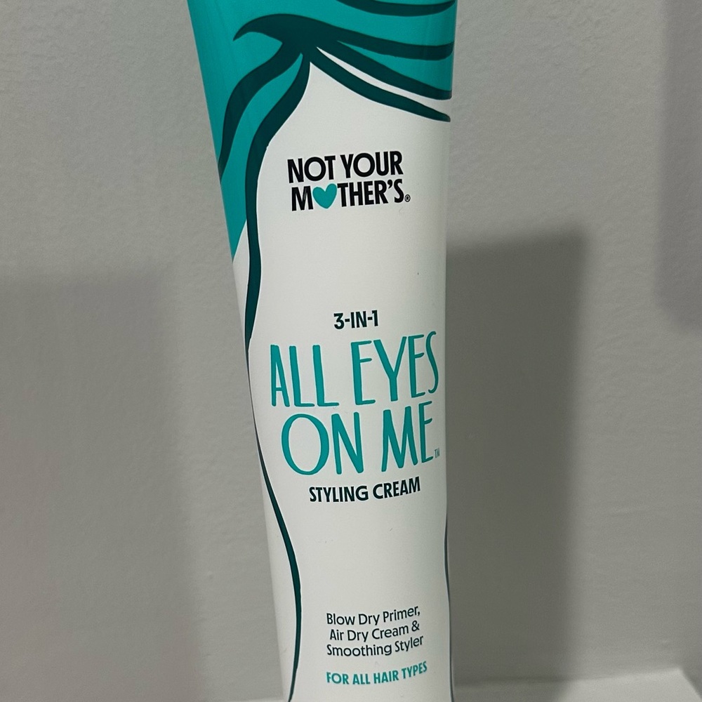 Not Your Mother's All Eyes On Me Styling Cream - Teal and White